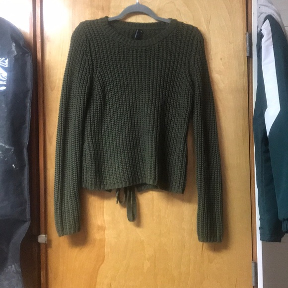 Green sweater - Picture 1 of 2
